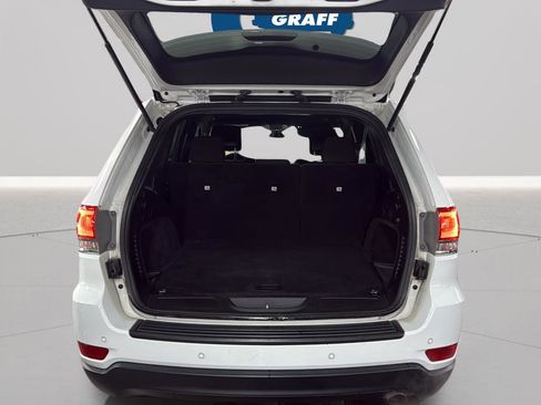 Used 2019 Jeep Grand Cherokee Laredo AWD/4WD image 26