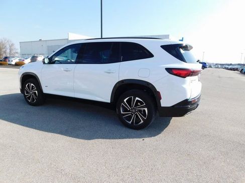 Used 2025 Buick Enclave Sport Touring image 5