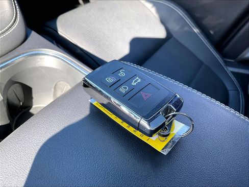 Used 2024 Jaguar E-PACE R-Dynamic SE image 13