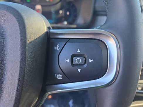 Used 2023 Volvo XC40 B5 Plus w/ Protection Package Premier image 15