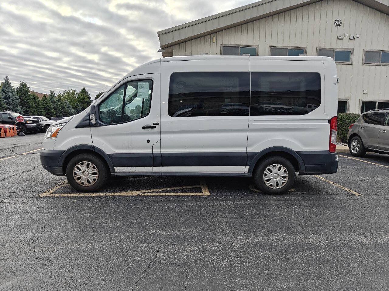 Used 2019 Ford Transit 150 XLT RWD image 2