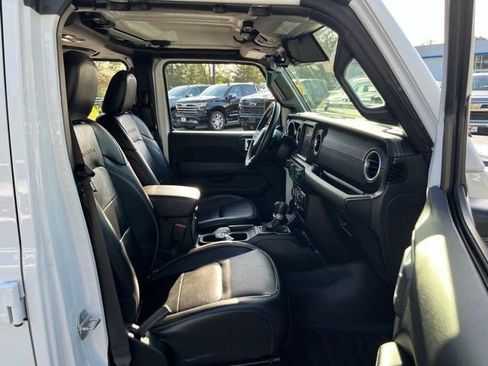 Used 2021 Jeep Wrangler Unlimited Sahara w/ Dual Top Group AWD/4WD image 19