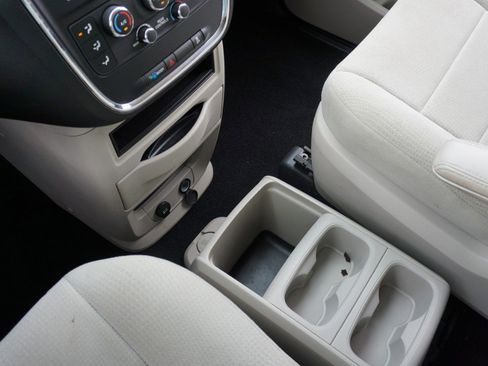 Used 2013 Dodge Grand Caravan SE image 16