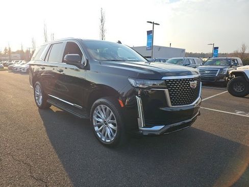 Used 2021 Cadillac Escalade Luxury image 1