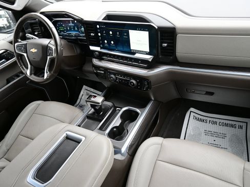Used 2022 Chevrolet Silverado 1500 LTZ w/ Z71 Off-Road Package image 19