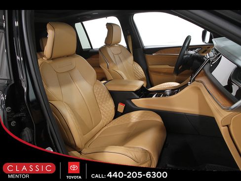 Used 2023 Jeep Grand Cherokee Summit AWD/4WD image 20