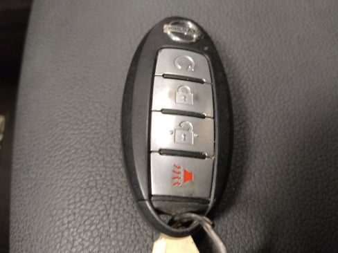 Used 2018 Nissan Kicks SR w/ Premium Package FWD image 32
