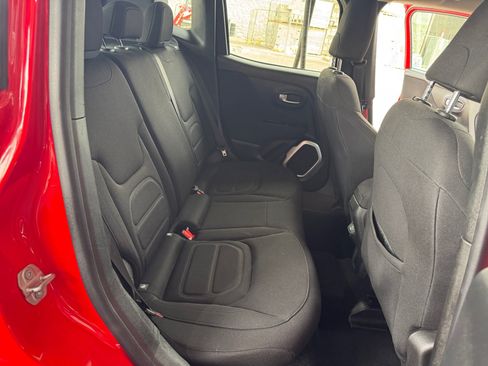 Used 2018 Jeep Renegade Latitude FWD image 26