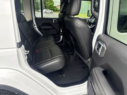 Used 2021 Jeep Wrangler Unlimited Sahara w/ Uconnect 4C Nav & Sound Group AWD/4WD image 13