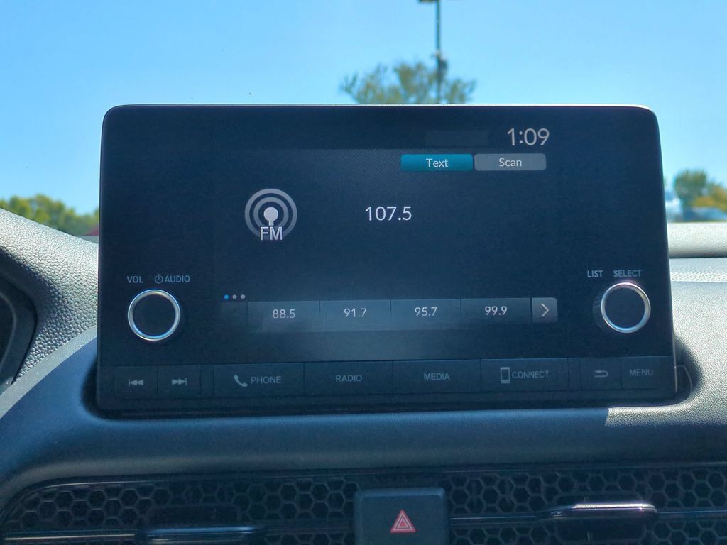 Used 2025 Honda HR-V LX image 18