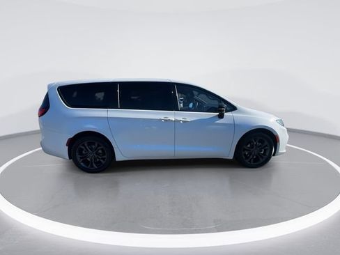New 2026 Chrysler Pacifica Select FWD image 9