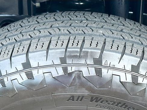 Used 2024 Jeep Wrangler Sport AWD/4WD image 31