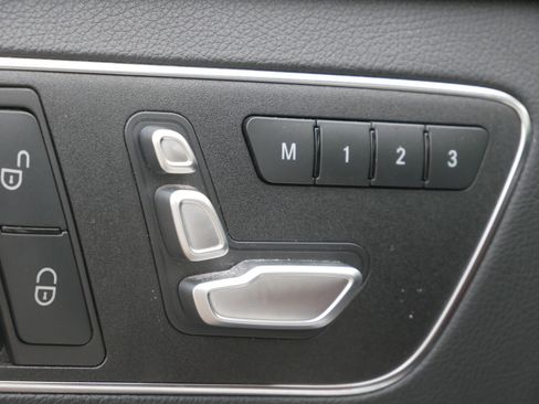 Used 2015 Mercedes-Benz E 400 4MATIC Sedan image 16