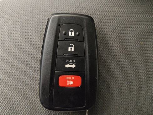 Used 2022 Toyota Corolla LE image 32