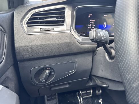Certified 2023 Volkswagen Tiguan SE R-Line FWD image 29