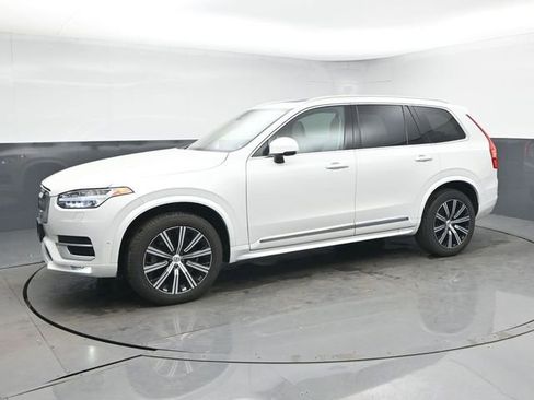 Used 2023 Volvo XC90 B5 Plus image 4