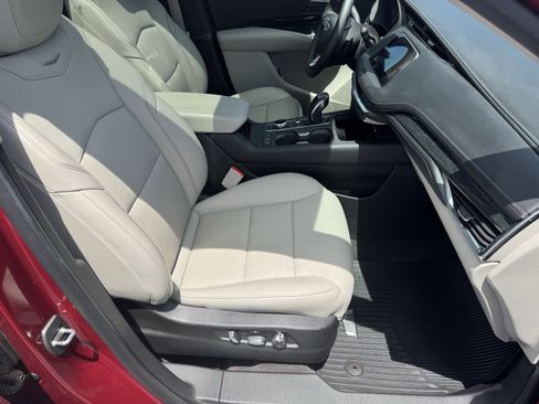 Used 2019 Cadillac XT4 Premium Luxury FWD image 17