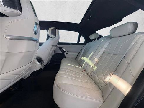 Used 2023 BMW 740i w/ Executive Package image 21