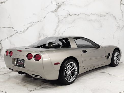 Used 1999 Chevrolet Corvette Coupe w/ Performance Handling Pkg RWD image 12