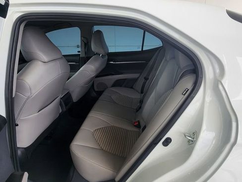 Used 2022 Toyota Camry SE w/ Convenience Package FWD image 19