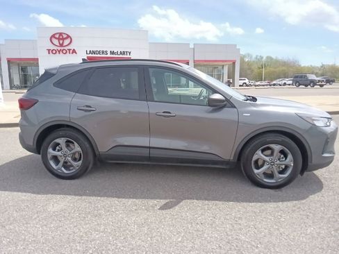 Used 2025 Ford Escape ST-Line FWD image 2
