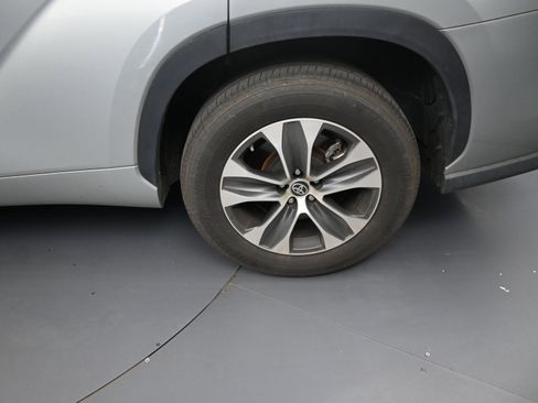 Used 2022 Toyota Highlander XLE image 21