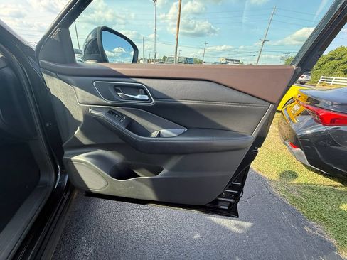 Used 2021 Nissan Rogue SV w/ Premium Package FWD image 22