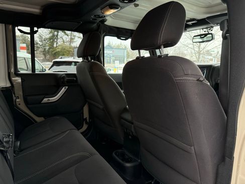 Used 2018 Jeep Wrangler Unlimited Sahara image 29
