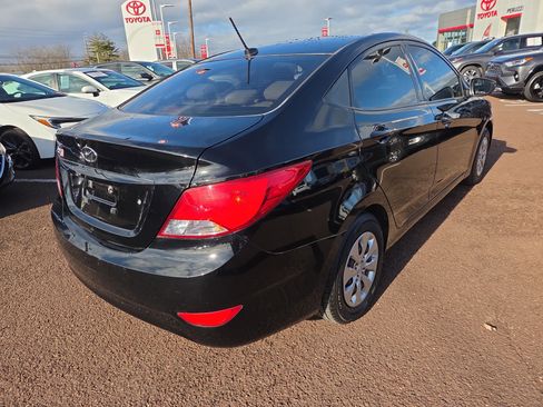 Used 2017 Hyundai Accent SE image 3