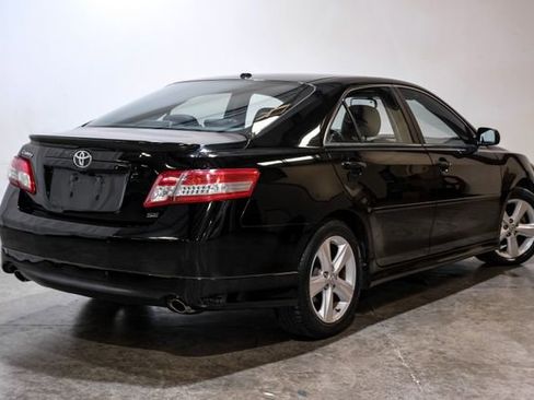 Used 2010 Toyota Camry SE FWD image 9