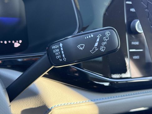 Used 2024 Volkswagen Taos SE image 11