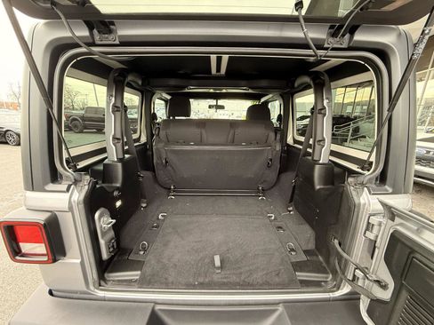 Used 2020 Jeep Wrangler Sport image 23