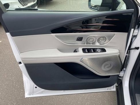 New 2026 Lincoln Nautilus Reserve image 10