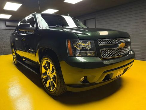 Used 2013 Chevrolet Avalanche LTZ AWD/4WD image 3