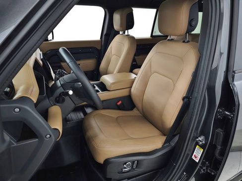 Certified 2025 Land Rover Defender 130 X-Dynamic SE AWD/4WD image 18