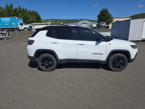 Used 2023 Jeep Compass Trailhawk w/ Trailhawk Convenience Group AWD/4WD image 5