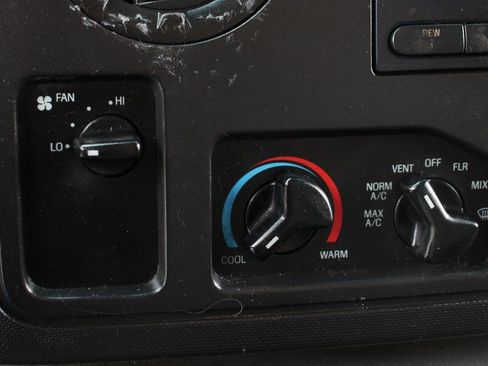 Used 2014 Ford E-350 and Econoline 350 Super Duty w/ Power Windows & Locks Group image 27