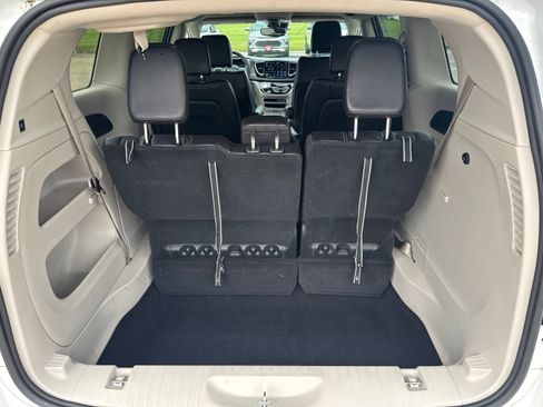 Used 2023 Chrysler Pacifica Touring-L FWD image 30