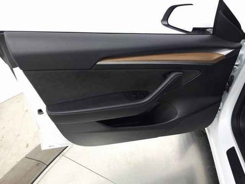 Used 2023 Tesla Model 3 Standard Range image 14