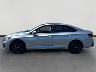 Used 2023 Volkswagen Jetta SE w/ Panoramic Sunroof Package FWD video 2