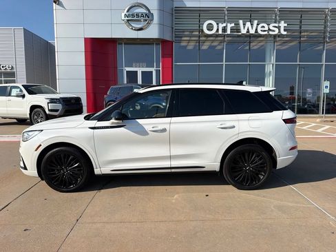 Used 2023 Lincoln Corsair Reserve w/ Jet Appearance Package FWD image 2
