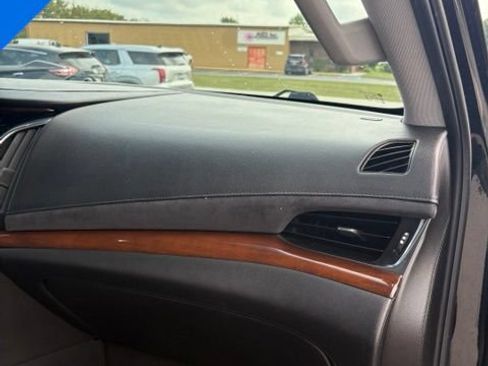 Used 2016 Cadillac Escalade Luxury AWD/4WD image 32
