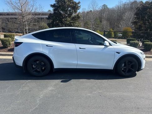 Used 2026 Tesla Model Y Long Range image 3