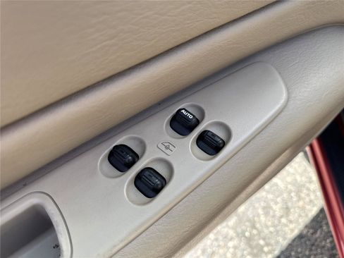 Used 2003 Chrysler Sebring GTC FWD image 18
