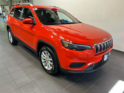 Used 2021 Jeep Cherokee Latitude FWD image 2
