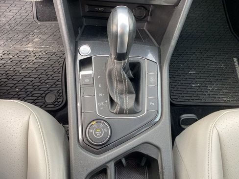 Used 2021 Volkswagen Tiguan SE R-Line image 22