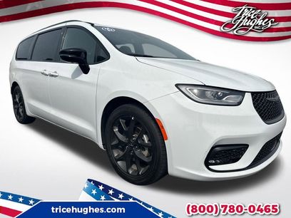 Used 2025 Chrysler Pacifica Limited