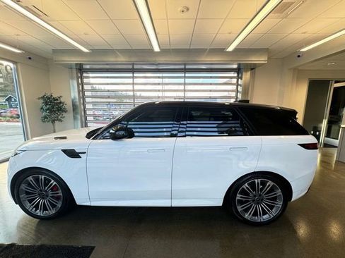 Used 2023 Land Rover Range Rover Sport SE Dynamic image 5