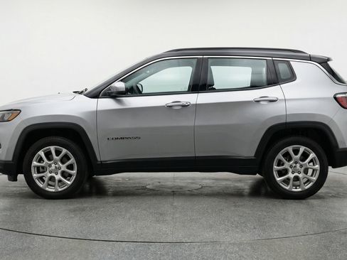 Used 2025 Jeep Compass Limited AWD/4WD image 5