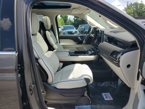 Used 2024 Lincoln Navigator Black Label AWD/4WD image 9